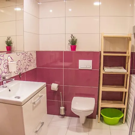 Pod Lasem Blisko Morza * 슈투토보